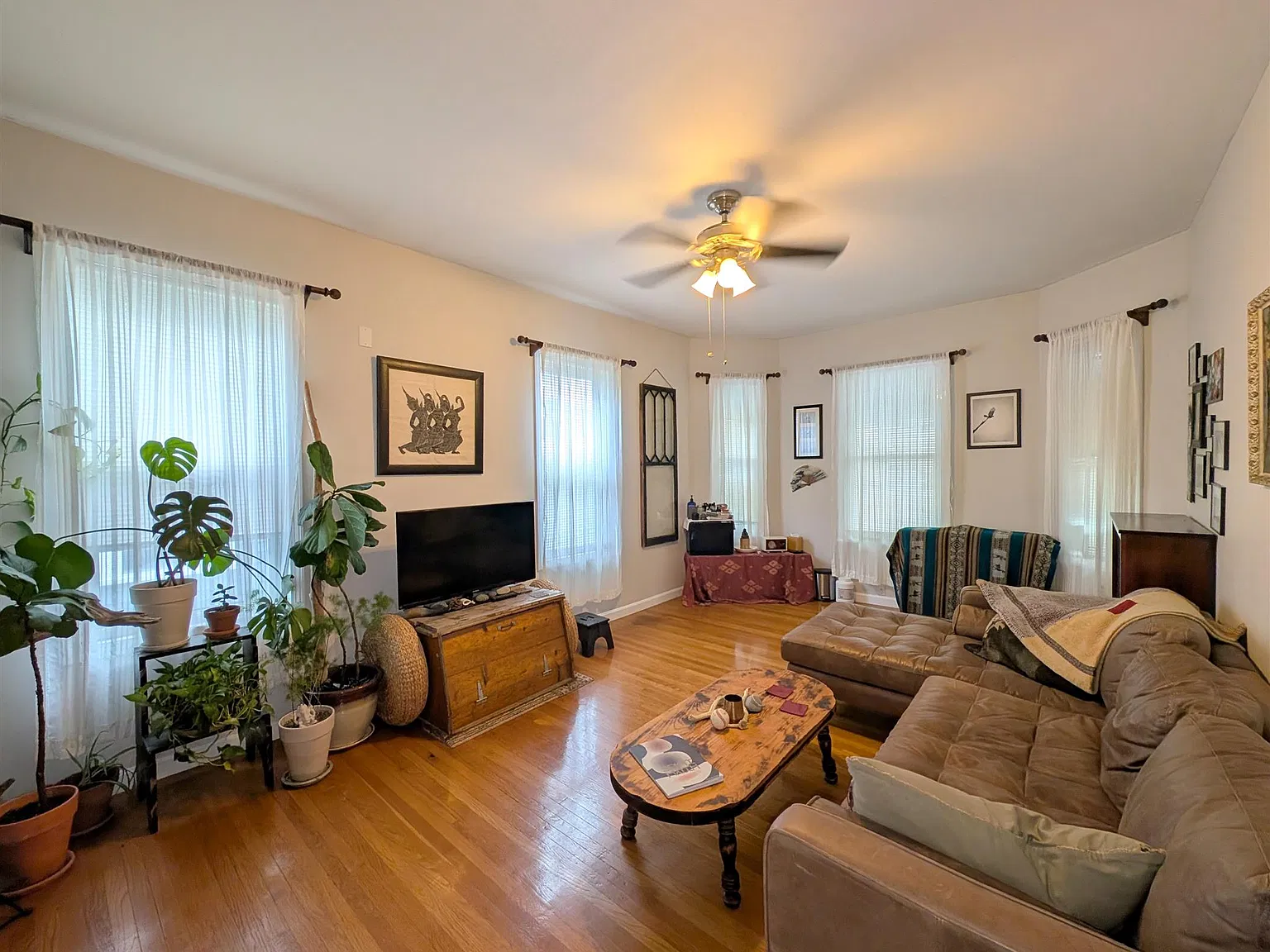2 bed, 850 sqft, $2,600 — Photo 4
