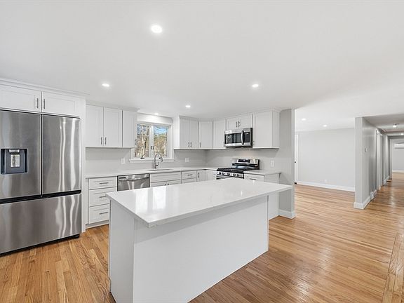 2nd image of 76 Beaverbrook Rd