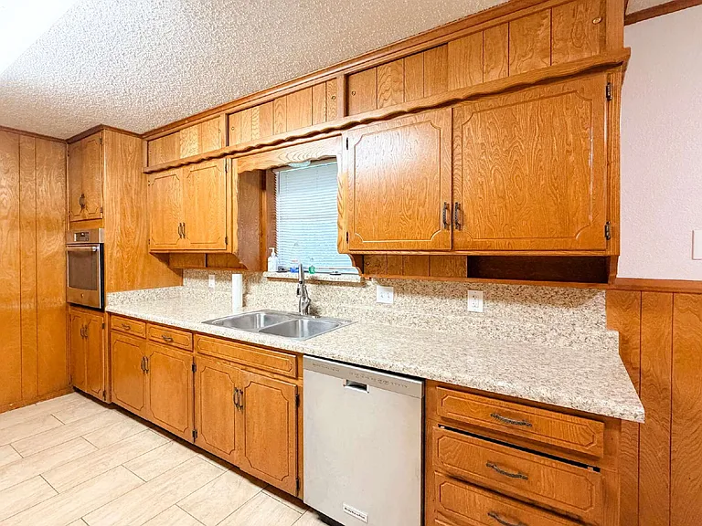 3708 Holland Dr — Photo 11