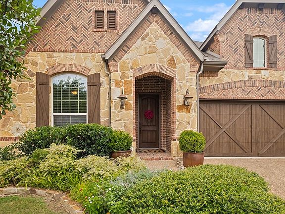 2nd image of 2831 Sherwood Dr