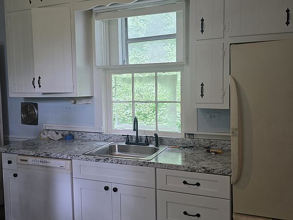 4th image of 1611 Hepburn Dr