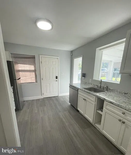 3 bed, 2.0 bath, 1240 sqft, $2,850 — Photo 4