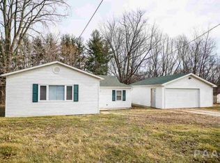 42 Lincoln St, Knoxville, IL 61448