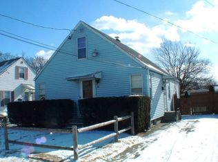 27 Pembroke Ave, Pawtucket, RI 02860