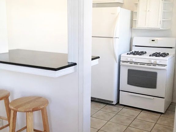 5th image of 226 N Hollywood Way #2