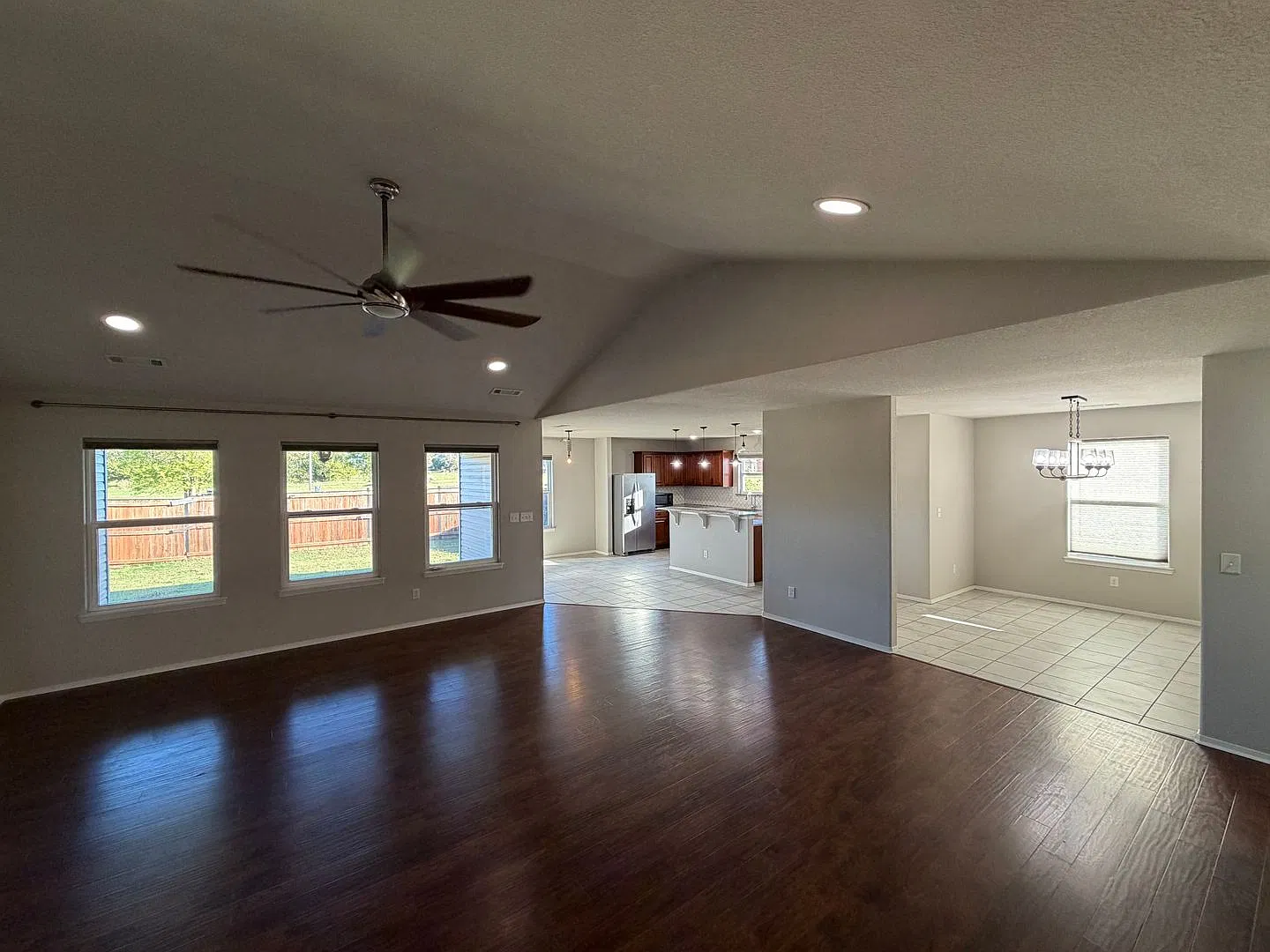 4300 Comstock — Photo 2
