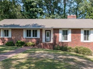 100 Meadow Rd, Laurens, SC 29360