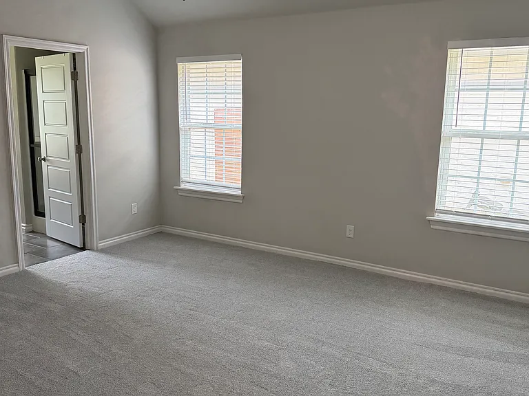 18304 Camborne Ave — Photo 19