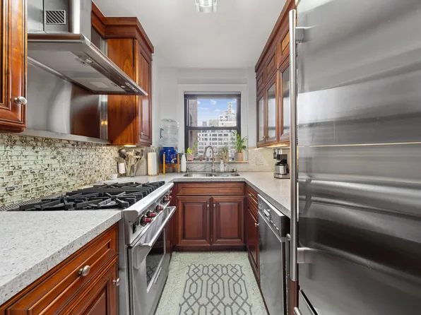 10 Mitchell Place image 5 of 18