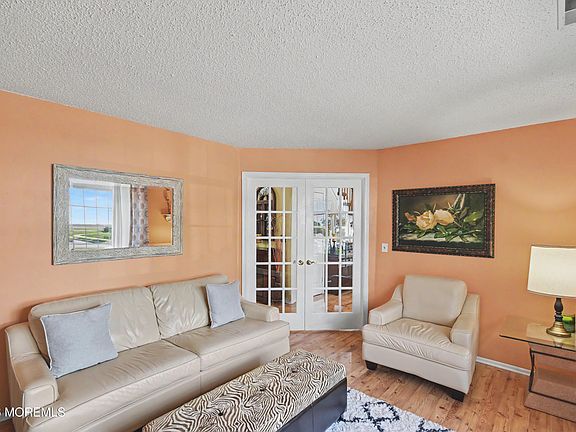 5th image of 129 Hamlet Court