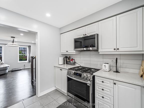 3rd image of 24 Metro Cres