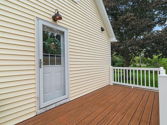 5th image of 302 Gaede Ave