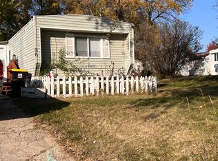 96 5th St, Windom, MN 56101