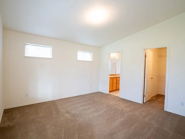 1502 N Madson Ln — Photo 5