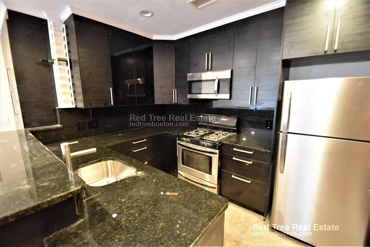 Building Photo - 1616 Beacon St #5B