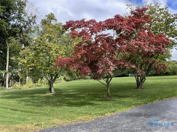30218 Hickory Hill Dr, Perrysburg, OH 43551