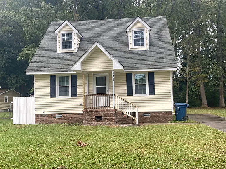 1509 N Respess St — Photo 1