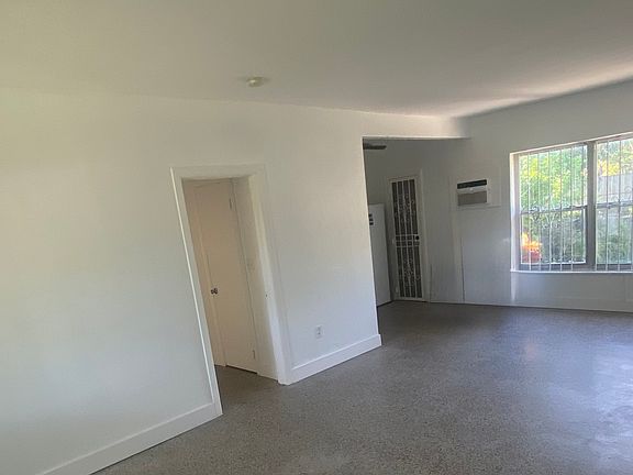 4th image of 661 NE 138th St #661