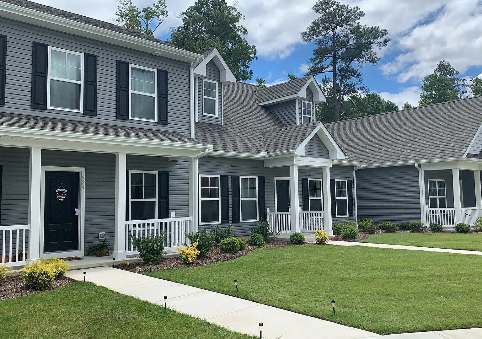 3 bed, 2.5 bath, 1400 sqft, $1,999 — Photo 1