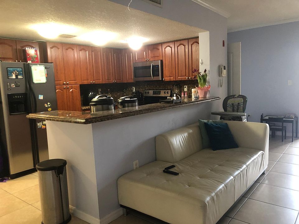 1st image of 120 SW 37th Ave APT 204