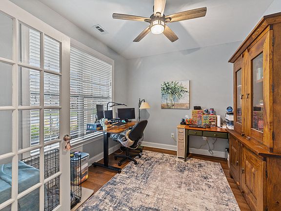 5th image of 300 Sweet Violet Dr