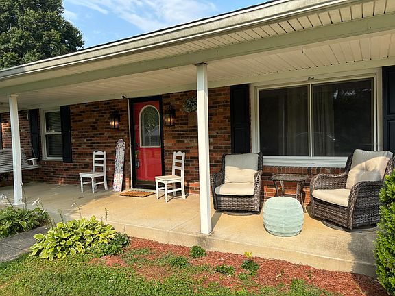 3rd image of 132 Meadowbrook Dr