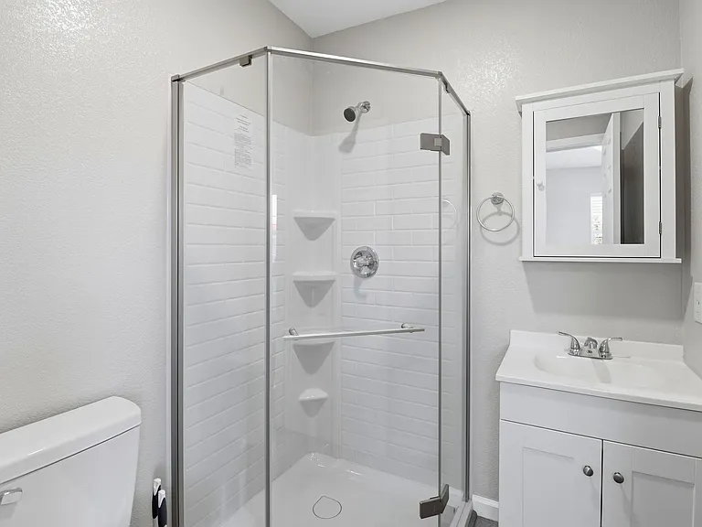 160 Harrison Ave #E1 — Photo 14