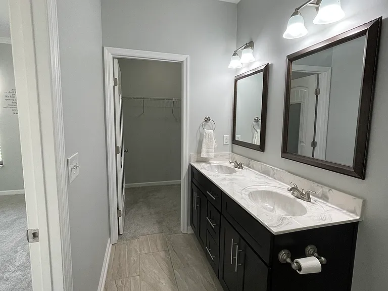 1605 Villa Cir — Photo 24