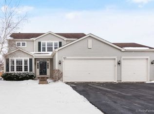 443 W Meadow Mist Ln, Round Lake, IL 60073