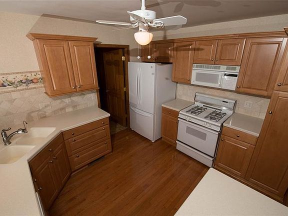 5th image of 968 Rosewood Ct