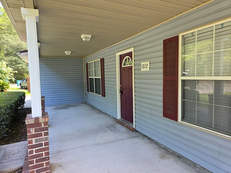 1202 N Carolina Ave — Photo 3