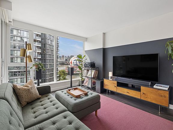 2nd image of 1618 Quebec St #1106