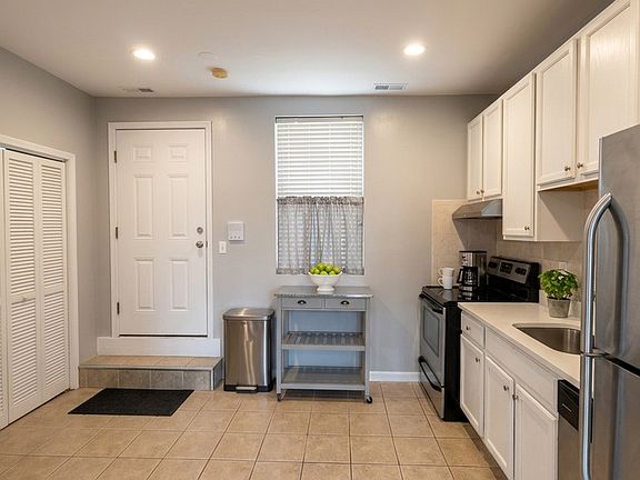 2nd image of 3906 W Belmont Ave APT 1