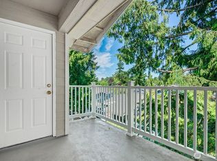 1910 W Casino Rd APT 232, Everett, WA 98204