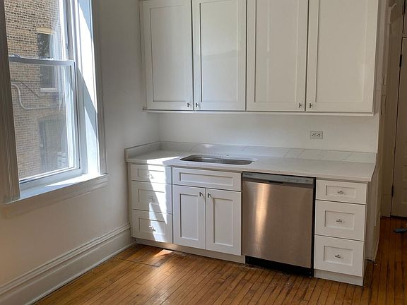 5th image of 1438 N Greenview Ave Unit 1