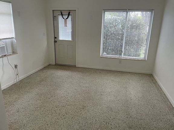 5th image of 11135 2nd St E