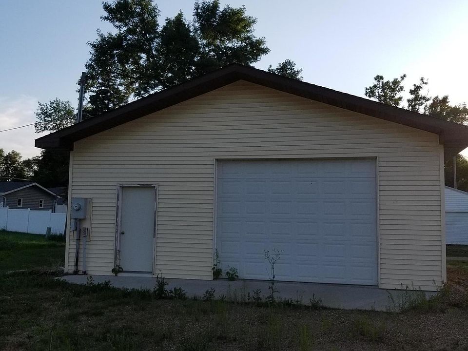 2nd image of 615 W 5th St
