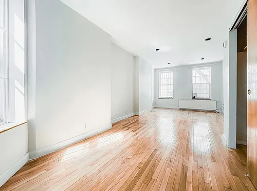 527 W 48th St #5RW Photo 1