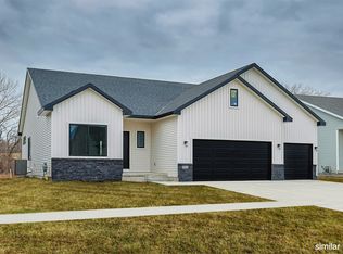 1550 Werthman Dr, Waukee, IA 50263