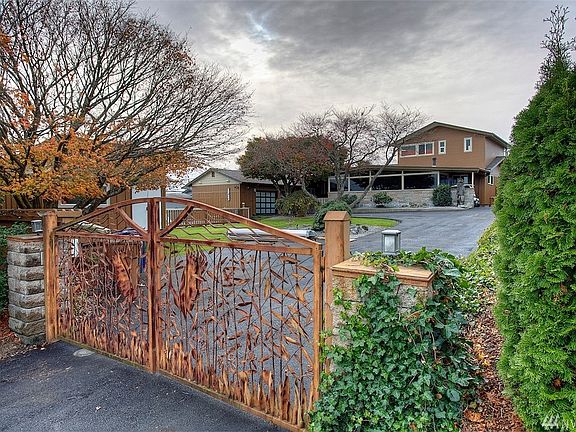 2nd image of 3426 Shorecliff Dr NE