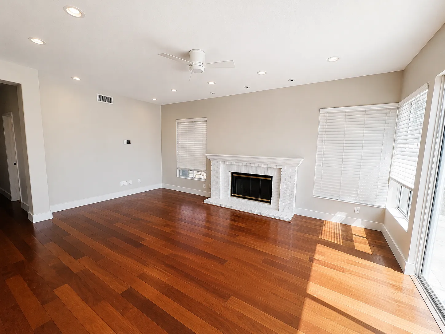 4 bed, 2885 sqft, $6,200 — Photo 2