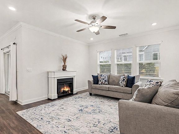 3rd image of 100 Ivory Ln