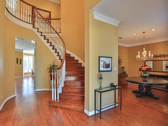 5th image of 7028 Saucon Valley Dr