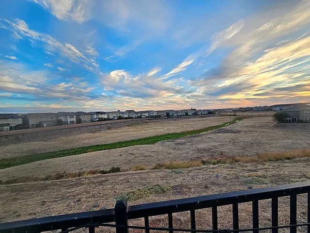 4 bed, 2153 sqft, $3,200 — Photo 2