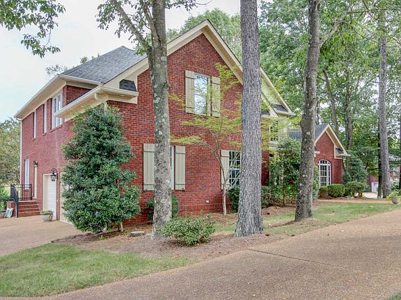 2nd image of 833 Salisbury Way