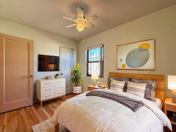 3rd image of 2842 Morningside Dr NE