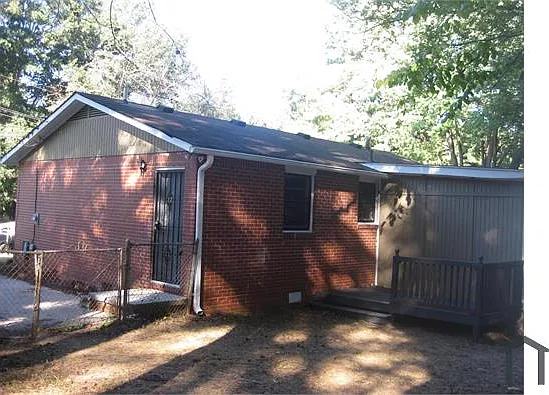 3 bed, 1250 sqft, $2,100 — Photo 3