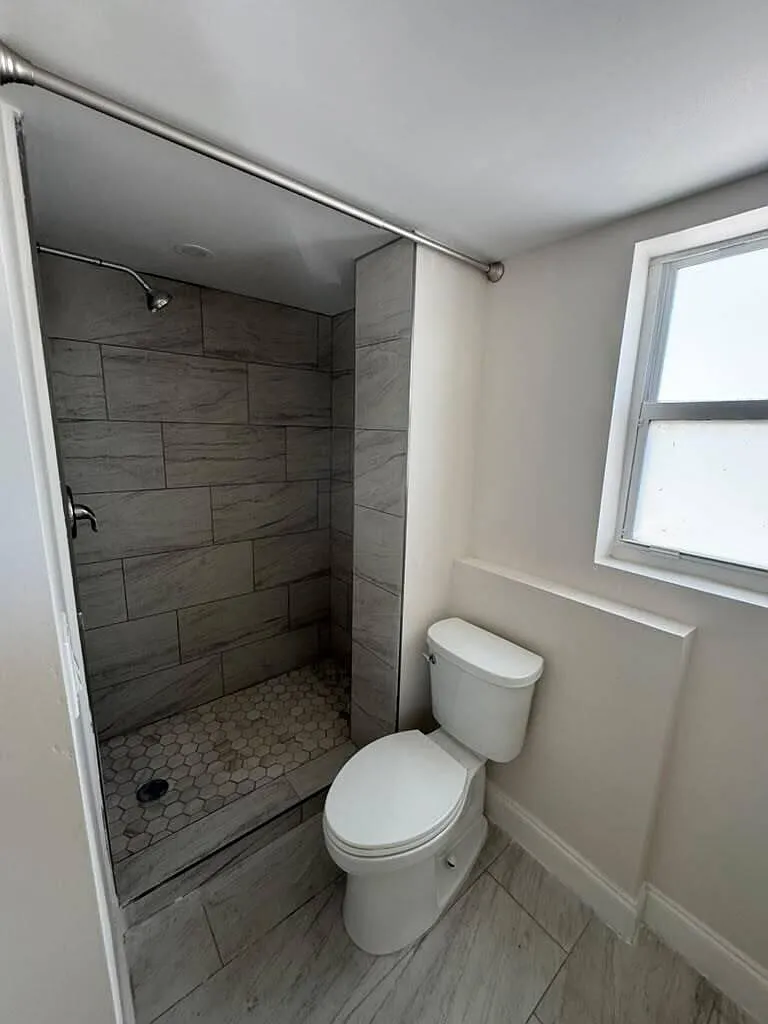 1 bed, 1.0 bath, 3850 sqft, $2,850 — Photo 2