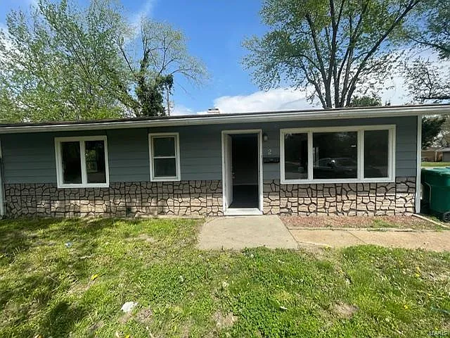 2 W Adams Dr photo 1