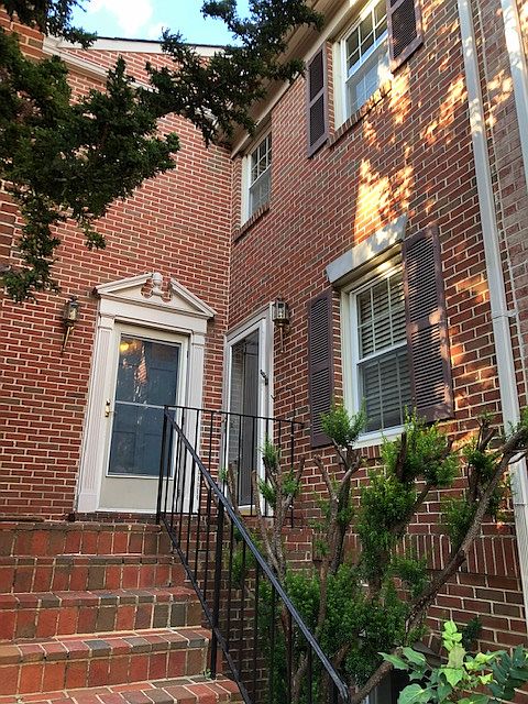 1st image of 2129 N Lincoln St